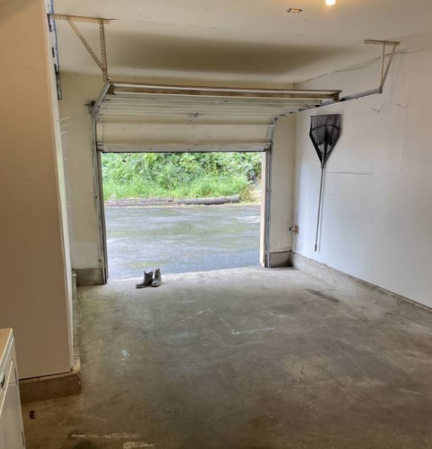 Building Photo - 1380 Olney Ave