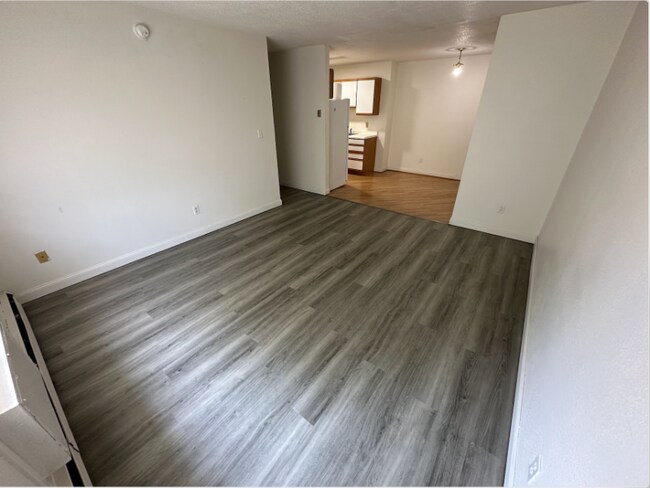 Building Photo - 1518 1st St E