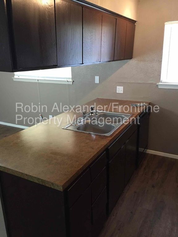 Foto del edificio - 308 NW Summercrest Blvd