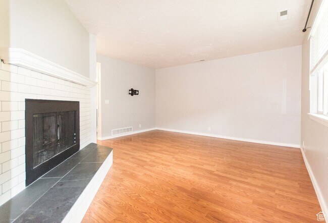 Foto del edificio - Beautiful Townhome in Excellent Holladay Location!