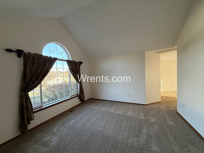 Building Photo - Beautiful 5-mile prairie home! Available now!