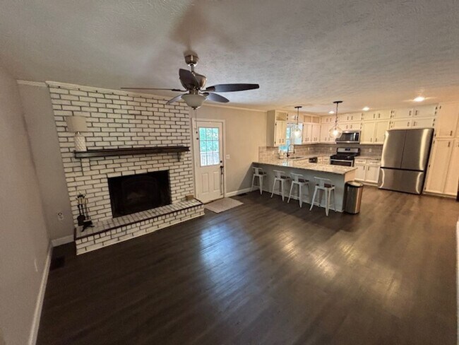 Foto del edificio - Beautifully Renovated 3-Bedroom, 2-Bath Ranch Home on Full Basement!