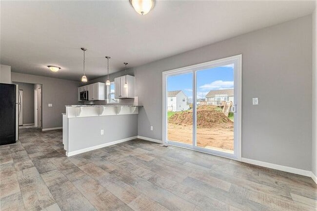 Building Photo - 58228 Silvergrass Dr