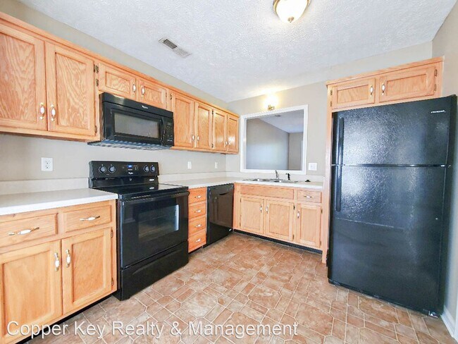 Building Photo - 2 br, 1.5 bath House - 560 Hietts Lane #6