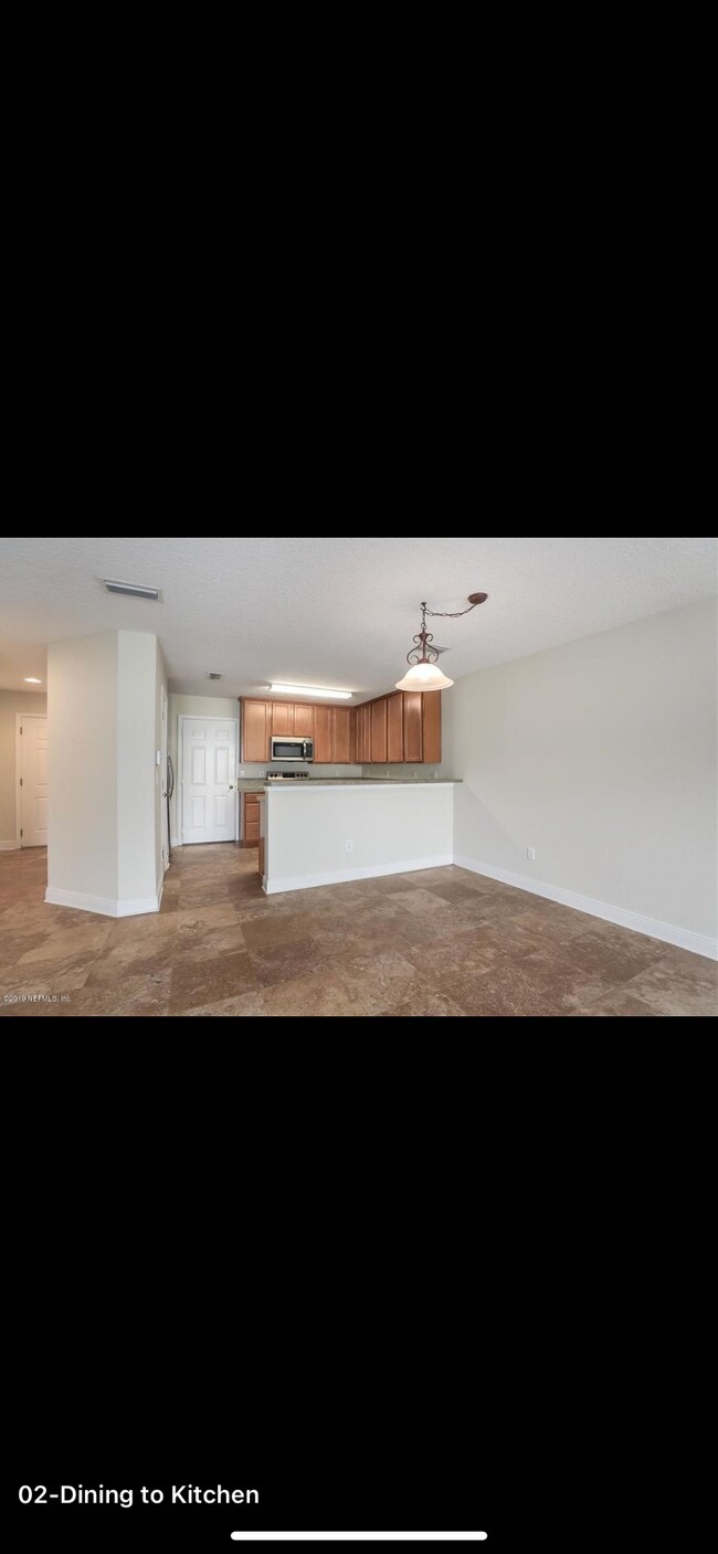 Kitchen/Dining - 825 S Black Cherry Dr