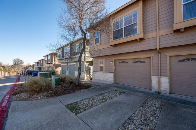 Building Photo - 2905 Saville Loop