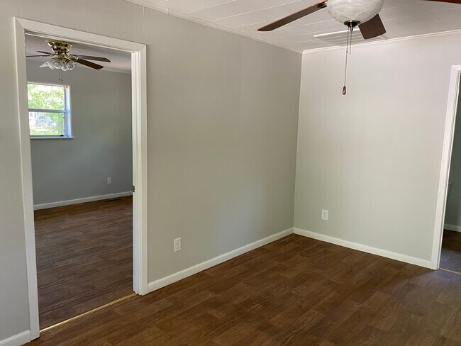 Building Photo - 295 Babbs Dr