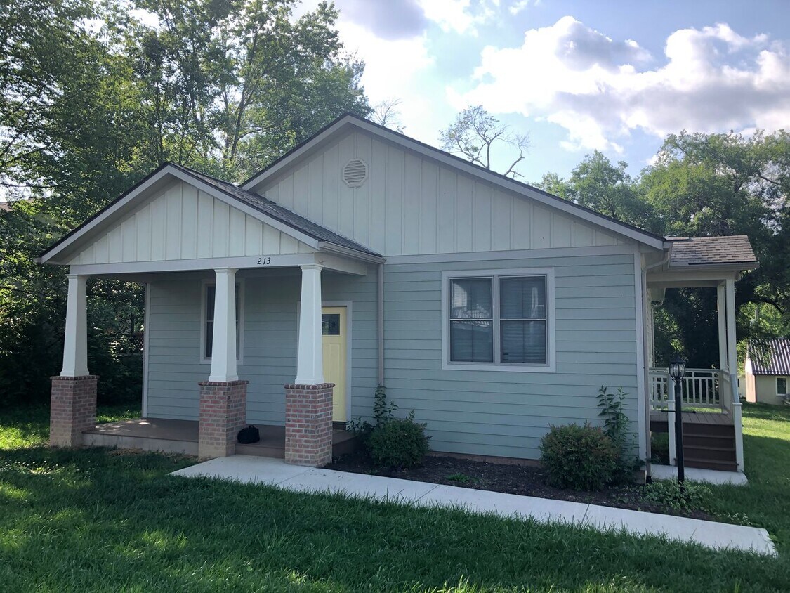 Primary Photo - 3 BR 2 BA House
