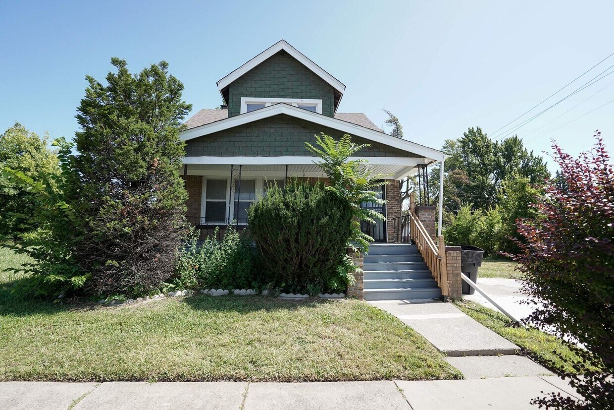 Primary Photo - Freshly Renovated 4-Bedroom Home – Quality...