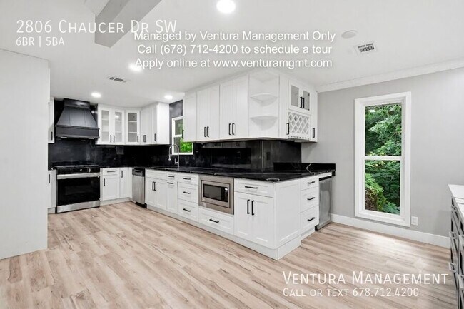 Building Photo - 2806 Chaucer Dr SW