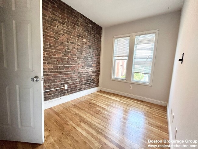 Building Photo - 'Centrally Located' is an UNDERSTATEMENT Here, Folks!