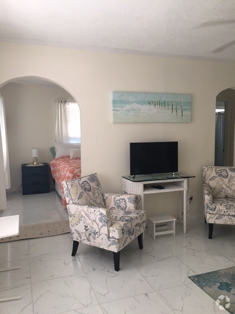 Building Photo - 649 Royal Palm Blvd