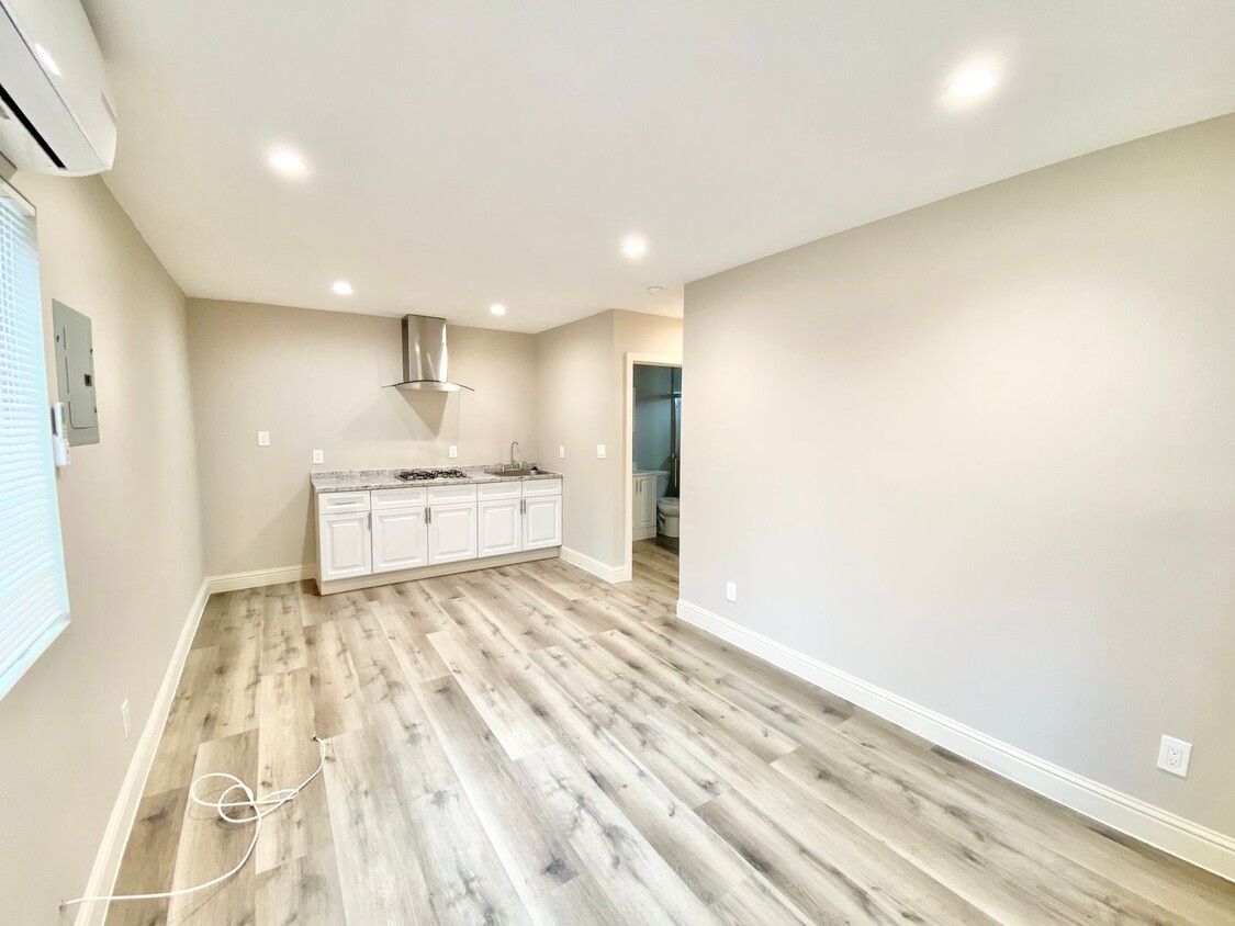 Primary Photo - Charming 1-Bedroom, 1-Bathroom ADU in a Prime Location – 795 1/2 42nd St