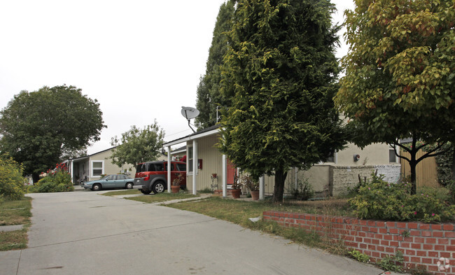 Building Photo - Mission Street Cottages