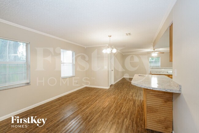 Building Photo - 812 W Sligh Ave