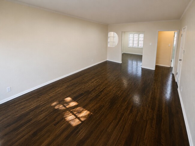 Building Photo - 120 N Gale Dr