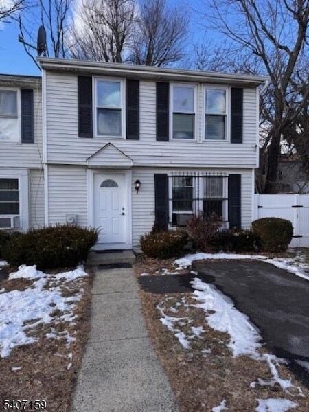 Building Photo - 81 N Day St