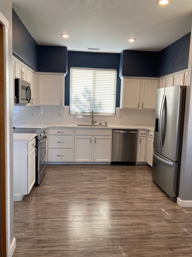 Foto del edificio - 1136 Tomich Ave