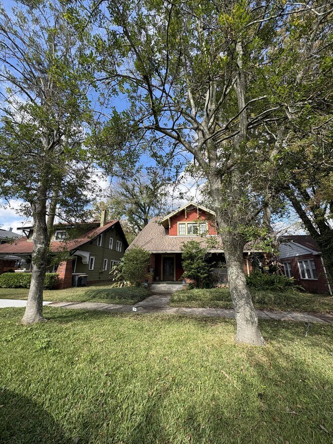 Foto del edificio - 2043 Dellwood Ave