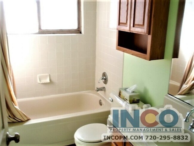 Building Photo - Fantastic 4 bed 2 bath Ranch style townhom...