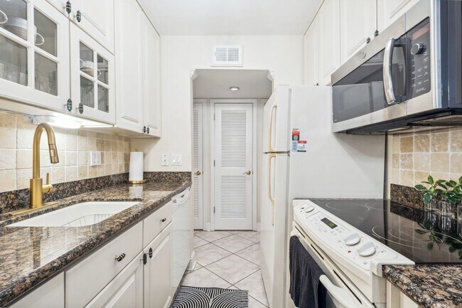 Foto del edificio - 3325 Bayshore Blvd