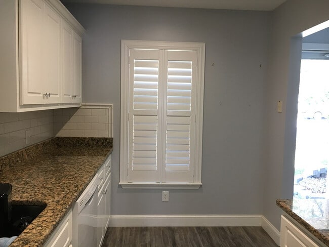 Foto del edificio - 116 W Middlebury Ln SW