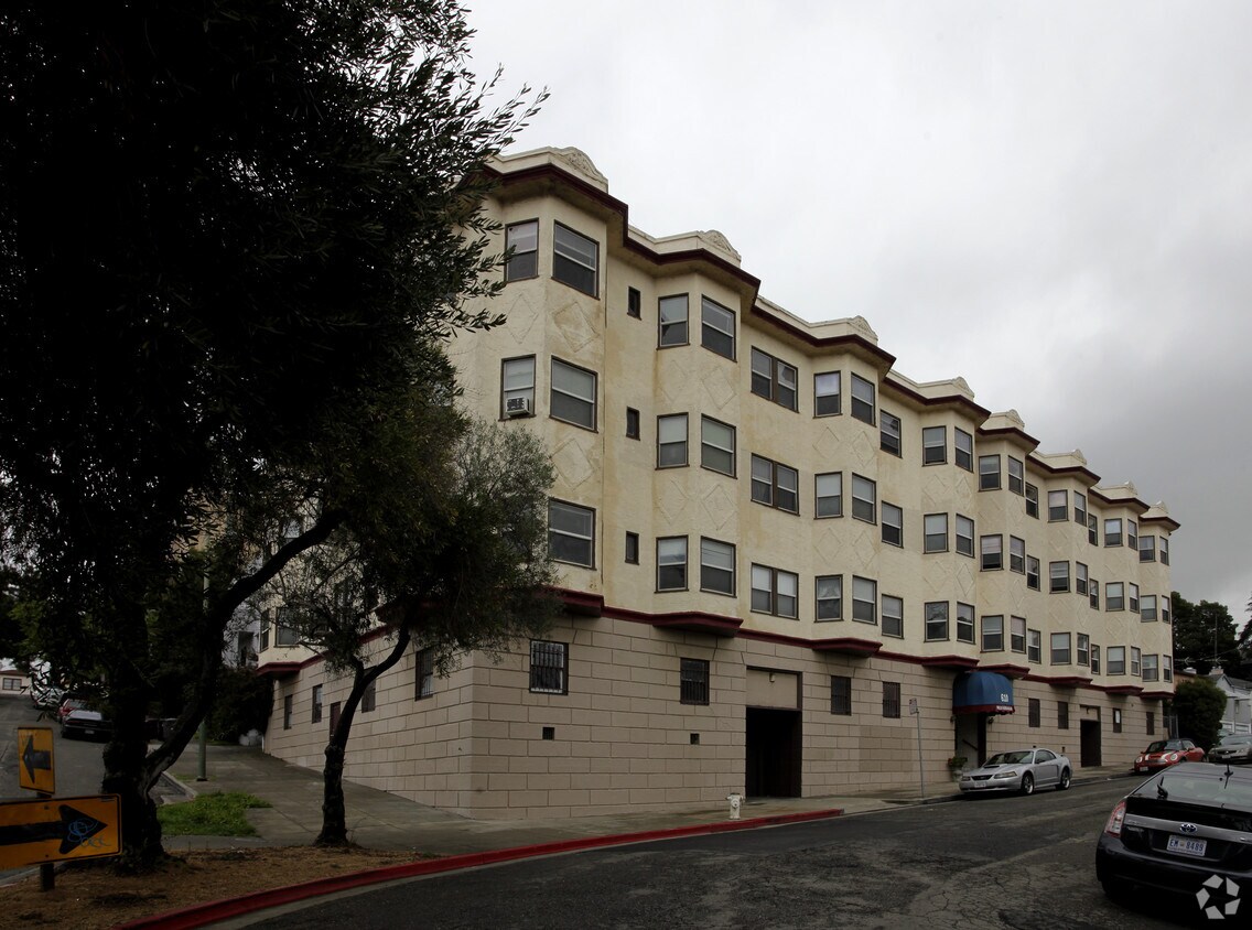 Building Photo - 610 E 19th St