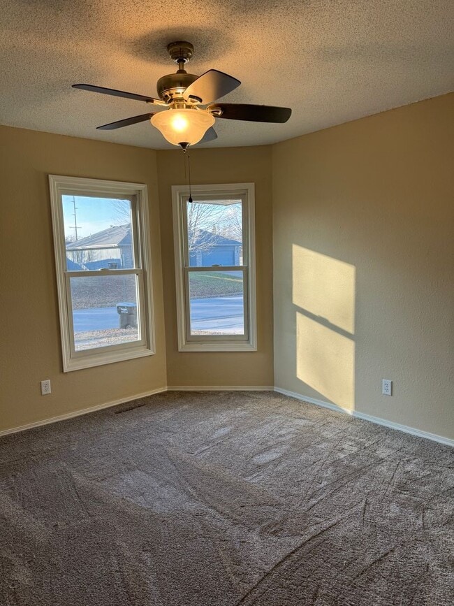 Foto del edificio - Lots of updates!  Southside 3 bedroom house