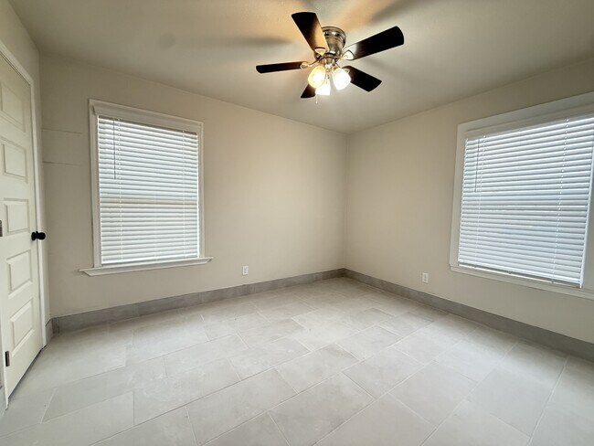 Foto del edificio - 3100 Thomas Ave