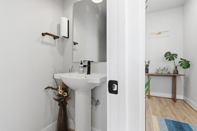 Foto del edificio - 5825 Francis Oak Ln