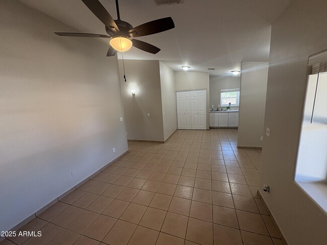 Foto del edificio - 1062 N 27th St