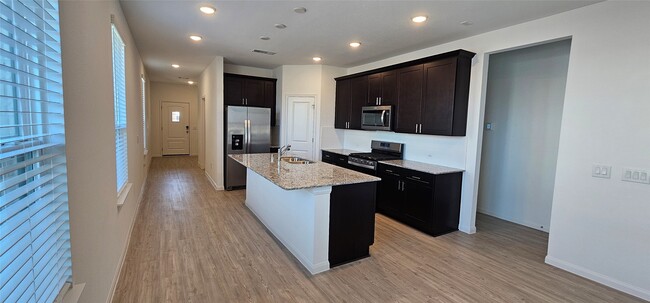 Foto del edificio - 18234 Calabria Hbr Trl