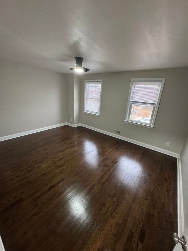 Foto del edificio - Eastfield townhome is Move-in Ready!