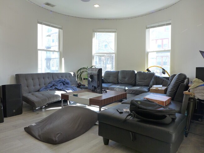 Foto del edificio - 126 Hillside St