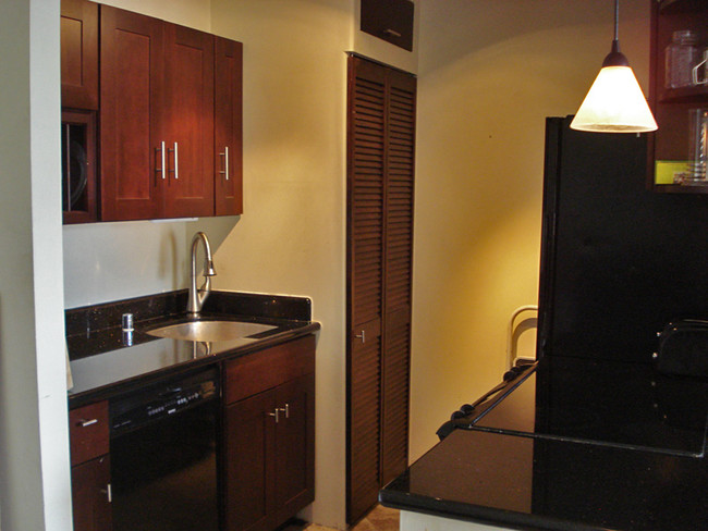 Building Photo - 400 Hobron Ln