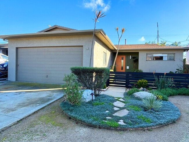 Front of house - 7462 W 80th St