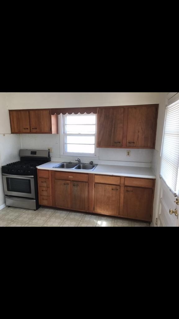 Building Photo - 2BR/1BA Home AVAIL JULY 8, 2025! Great Loc...