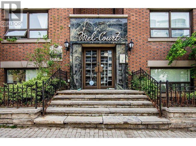 Building Photo - 391 Sherbourne St