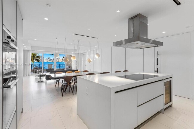 Building Photo - 5224 Fisher Island Dr