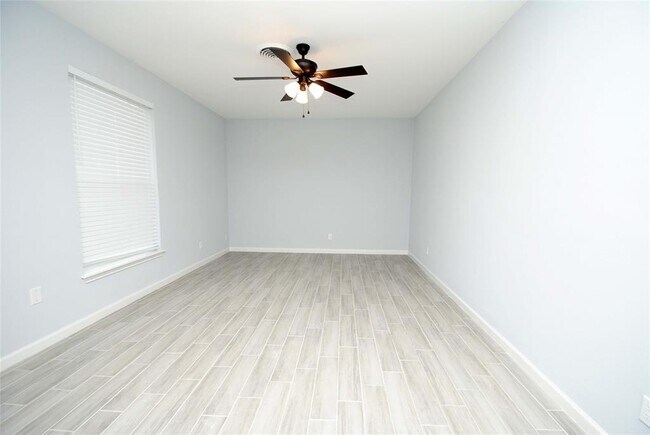 Building Photo - 420 N Outlar St
