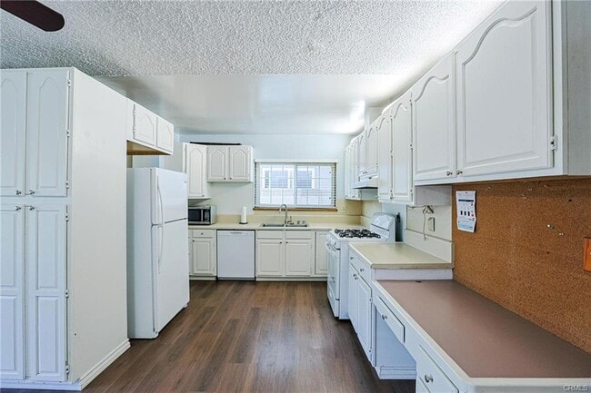 Building Photo - 695 N Milford Rd