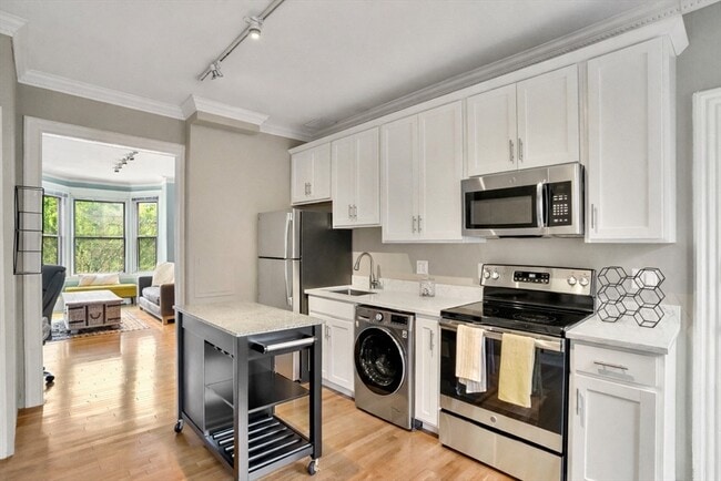 Building Photo - 587 Tremont St
