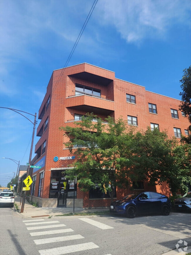 Building Photo - 5019 W Lawrence Ave
