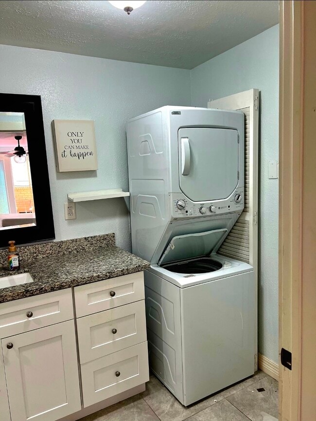 Building Photo - 2606 Stanford St