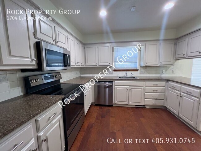 Foto del edificio - 2 story, 4 bed, 2 bath, 2100 sq. ft. on an...