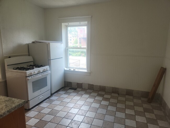 Building Photo - 6321 Cates Ave