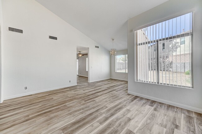 Foto del edificio - Spacious Henderson Four Bedroom!