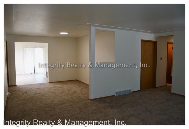 Building Photo - 4 br, 1.5 bath House - 5362 S Hickory St