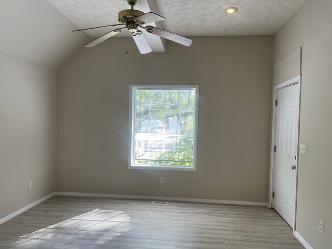 Building Photo - You Know You Want It! Apply for this 3 bed...