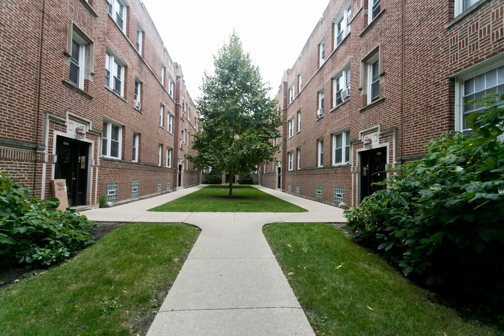 Primary Photo - 1433 W Lunt Ave